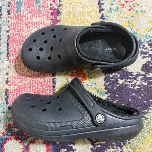 Crocs black lined Clogs size 7 - Picture 1 of 5